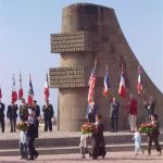 6 juin 2004 manifestation du 60ème anniversaire du débarquement au monument signal de St-Laurent-sur-Mer.